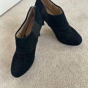 Adrienne Vittadini Black Ankle Booties